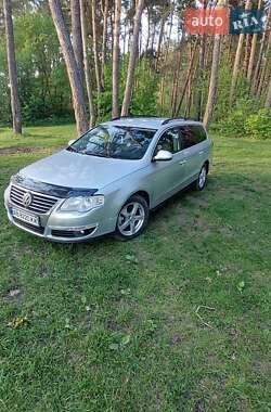 Універсал Volkswagen Passat 2005 в Житомирі