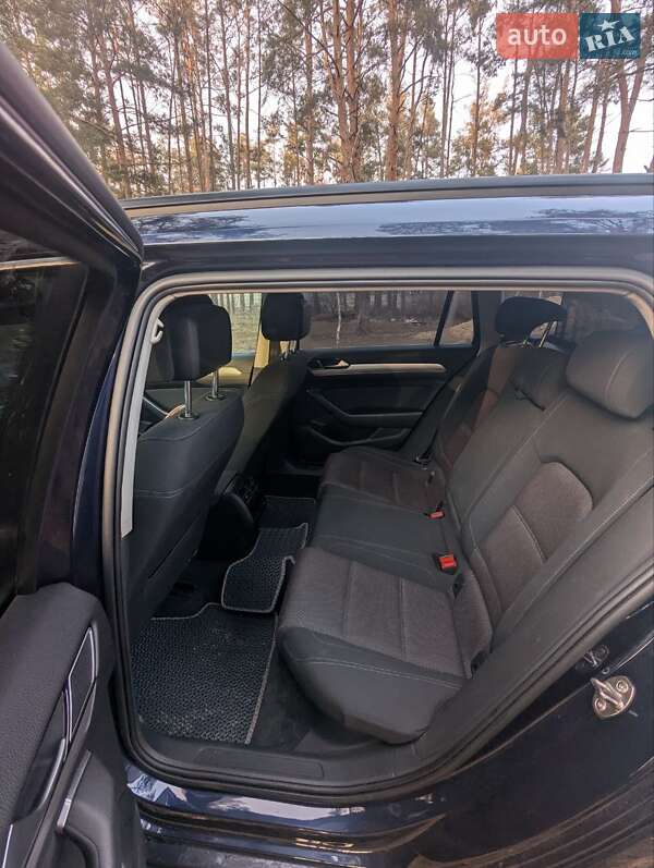 Универсал Volkswagen Passat 2017 в Киеве
