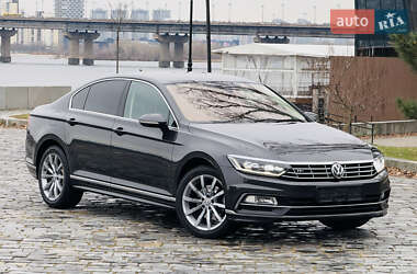 Седан Volkswagen Passat 2018 в Киеве