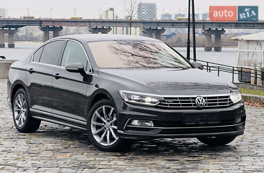 Седан Volkswagen Passat 2018 в Киеве