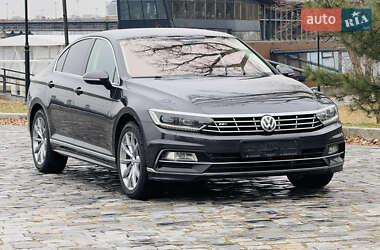 Седан Volkswagen Passat 2018 в Киеве