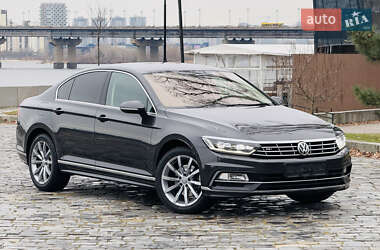 Седан Volkswagen Passat 2018 в Киеве