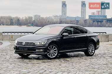 Седан Volkswagen Passat 2018 в Киеве