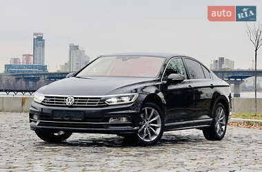 Седан Volkswagen Passat 2018 в Киеве