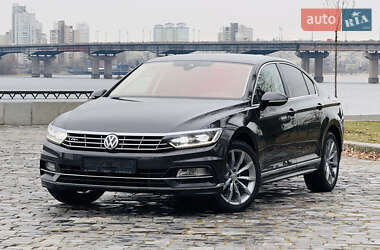 Седан Volkswagen Passat 2018 в Киеве