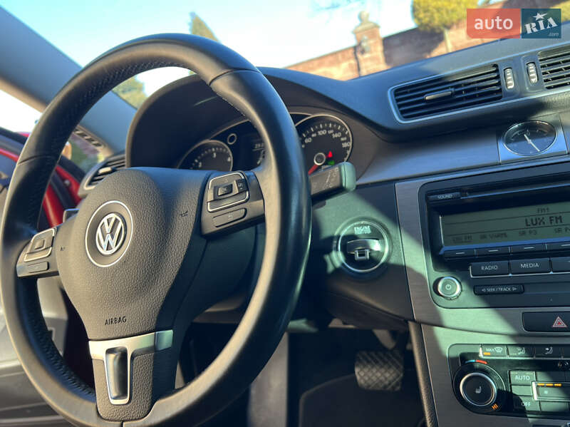 Універсал Volkswagen Passat 2011 в Рівному