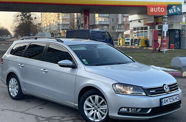 Універсал Volkswagen Passat 2013 в Житомирі