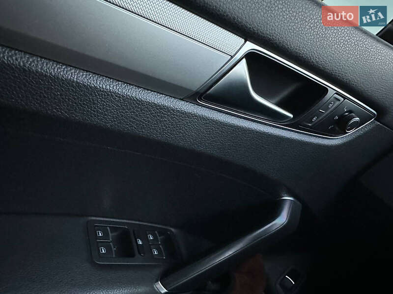 Седан Volkswagen Passat 2016 в Дрогобыче фото 24 Седан Volkswagen Passat 2016 в Дрогобыче