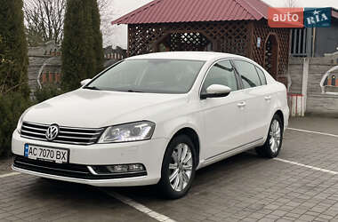 Седан Volkswagen Passat 2013 в Олевську