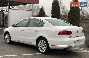 Седан Volkswagen Passat 2013 в Олевську