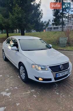 Седан Volkswagen Passat 2009 в Рівному