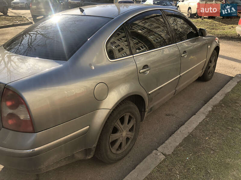 Седан Volkswagen Passat 2004 в Чернигове