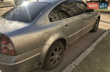 Седан Volkswagen Passat 2004 в Чернигове