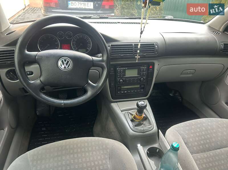 Седан Volkswagen Passat 2002 в Буске