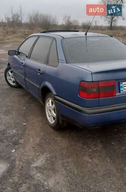 Седан Volkswagen Passat 1995 в Бродах