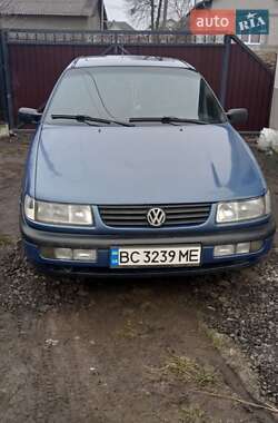 Седан Volkswagen Passat 1995 в Бродах