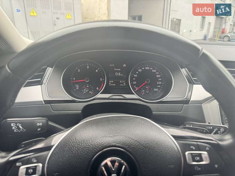 Універсал Volkswagen Passat 2015 в Одесі