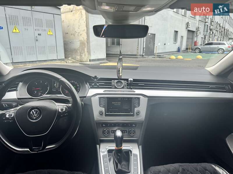 Універсал Volkswagen Passat 2015 в Одесі