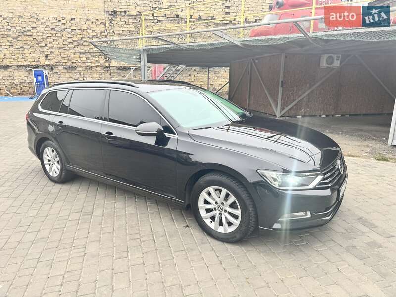 Універсал Volkswagen Passat 2015 в Одесі