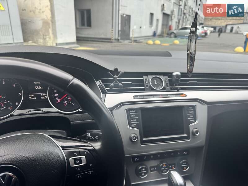 Універсал Volkswagen Passat 2015 в Одесі