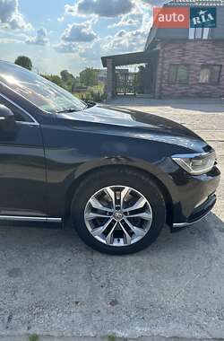 Седан Volkswagen Passat 2016 в Киеве