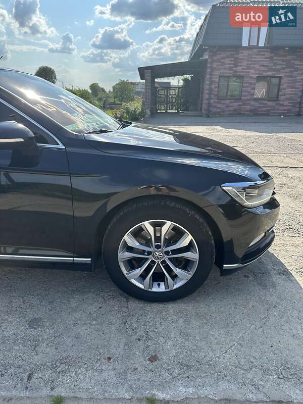 Седан Volkswagen Passat 2016 в Києві