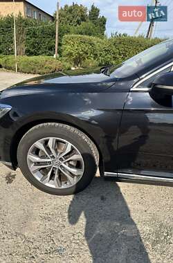 Седан Volkswagen Passat 2016 в Киеве