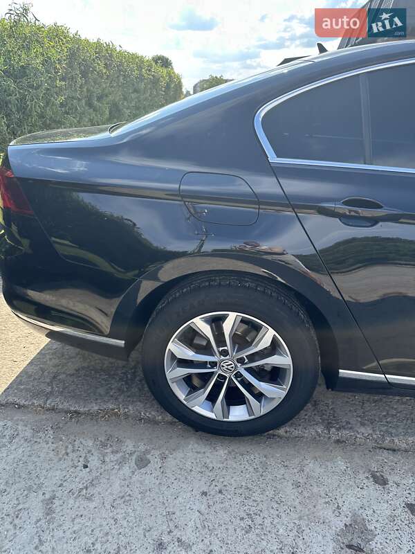 Седан Volkswagen Passat 2016 в Києві