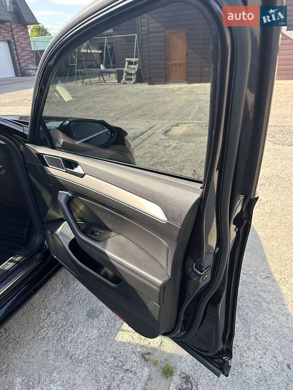 Седан Volkswagen Passat 2016 в Києві