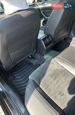 Седан Volkswagen Passat 2016 в Киеве