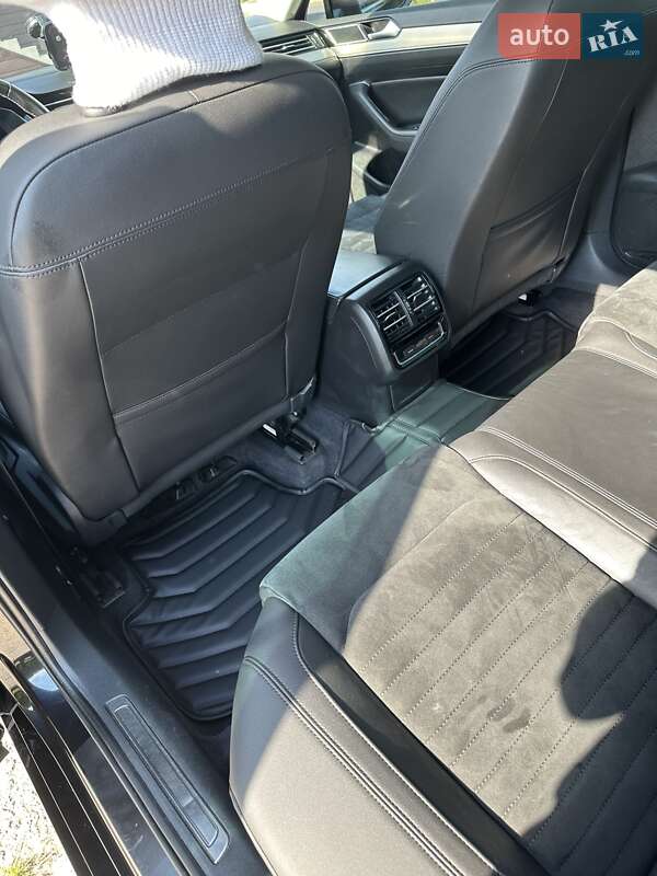 Седан Volkswagen Passat 2016 в Києві