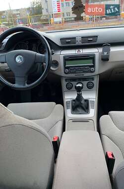 Седан Volkswagen Passat 2009 в Харкові