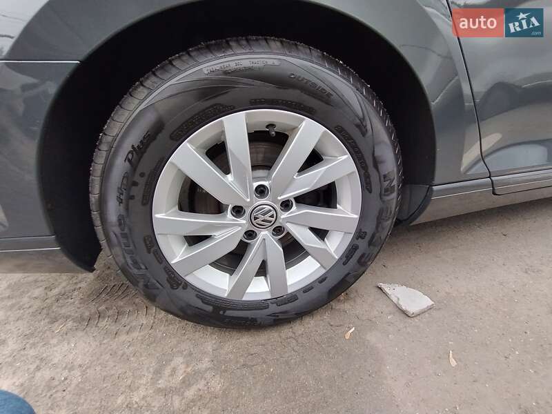 Универсал Volkswagen Passat 2019 в Киеве фото 44 Универсал Volkswagen Passat 2019 в Киеве
