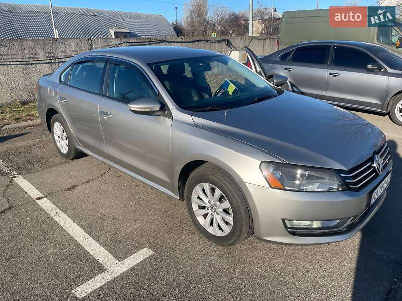 Седан Volkswagen Passat 2012 в Киеве