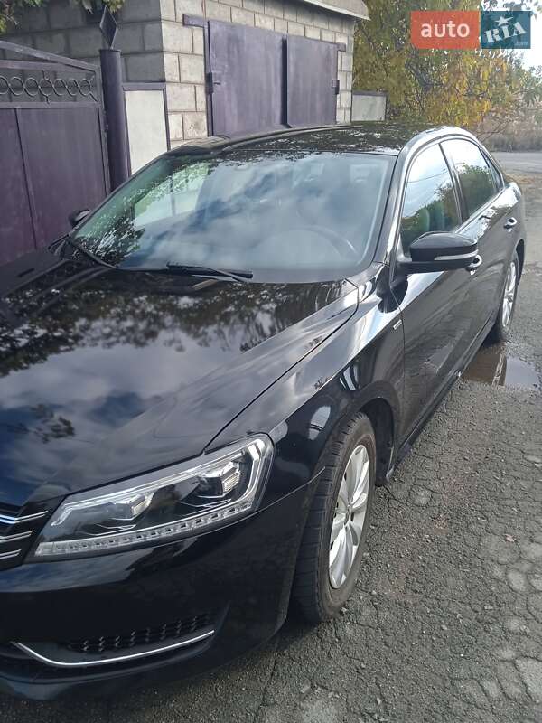 Седан Volkswagen Passat 2015 в Днепре