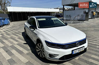 Седан Volkswagen Passat 2018 в Ужгороді