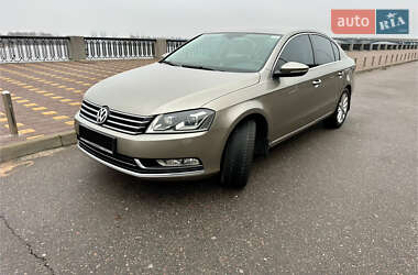 Седан Volkswagen Passat 2014 в Киеве