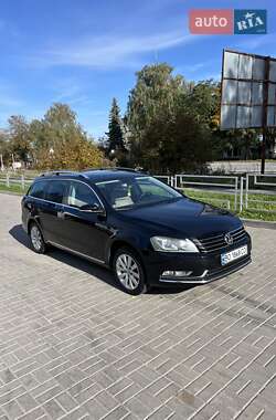 Універсал Volkswagen Passat 2012 в Тернополі