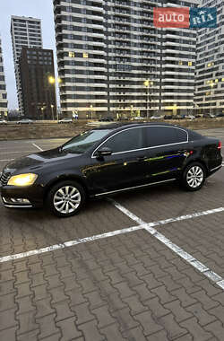 Седан Volkswagen Passat 2011 в Києві