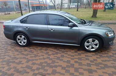 Седан Volkswagen Passat 2012 в Києві