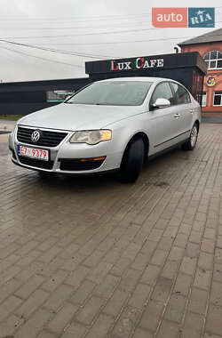 Седан Volkswagen Passat 2005 в Миргороді