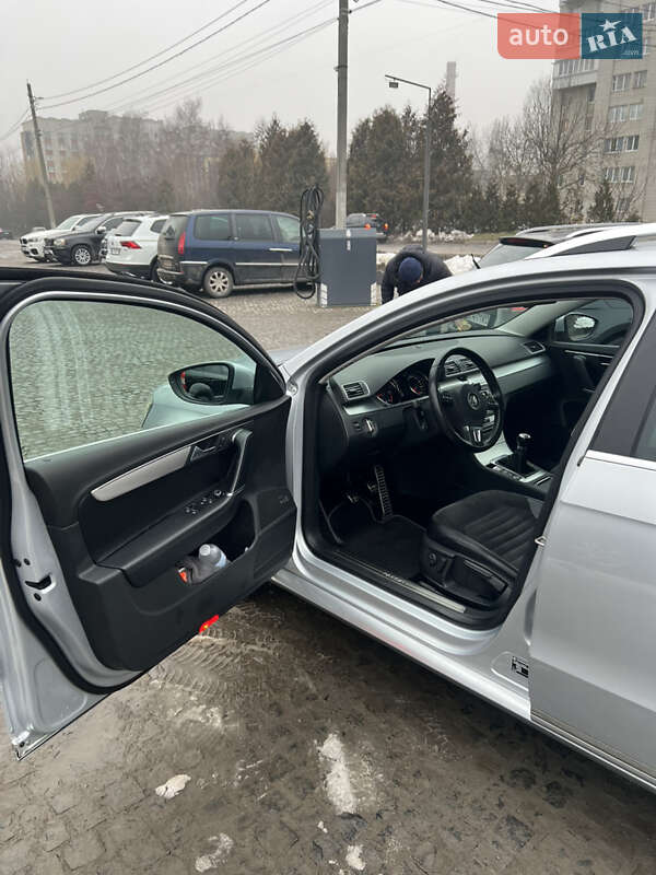 Універсал Volkswagen Passat 2011 в Львові