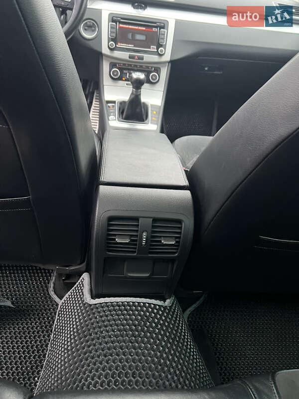 Універсал Volkswagen Passat 2011 в Львові