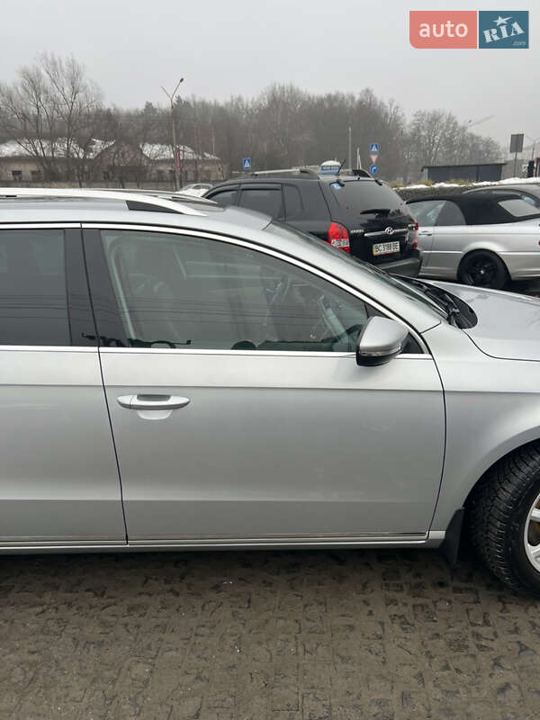 Універсал Volkswagen Passat 2011 в Львові