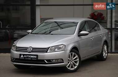 Седан Volkswagen Passat 2013 в Харкові