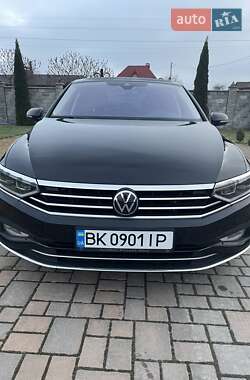 Седан Volkswagen Passat 2020 в Рівному