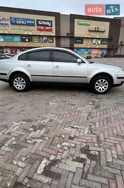 Седан Volkswagen Passat 2002 в Харкові