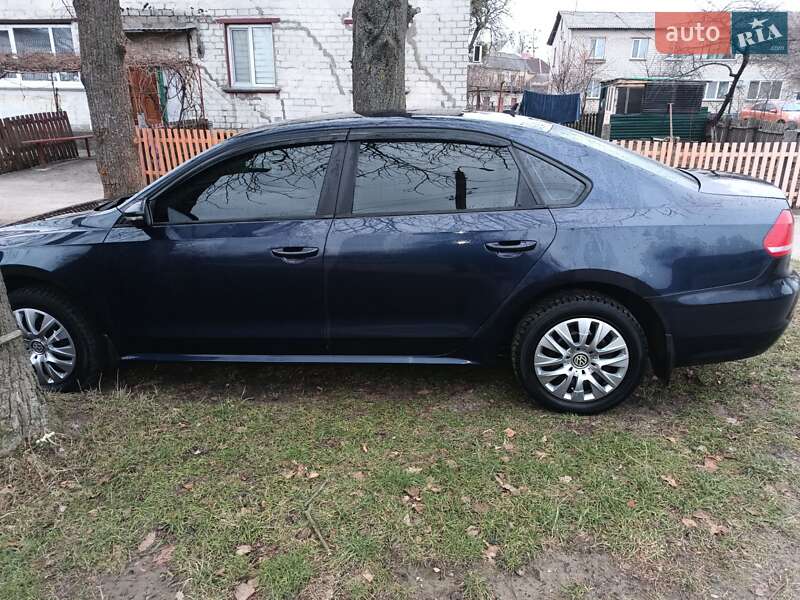 Седан Volkswagen Passat 2011 в Каневе