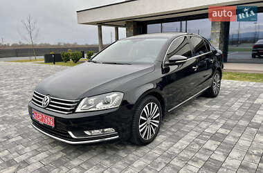 Седан Volkswagen Passat 2012 в Ужгороді