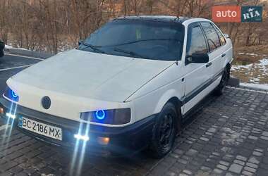 Седан Volkswagen Passat 1988 в Бібрці